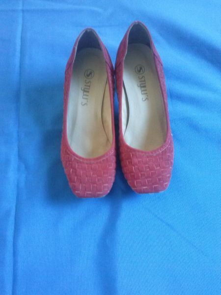 Sapato de salto vermelho de Camurça n.36