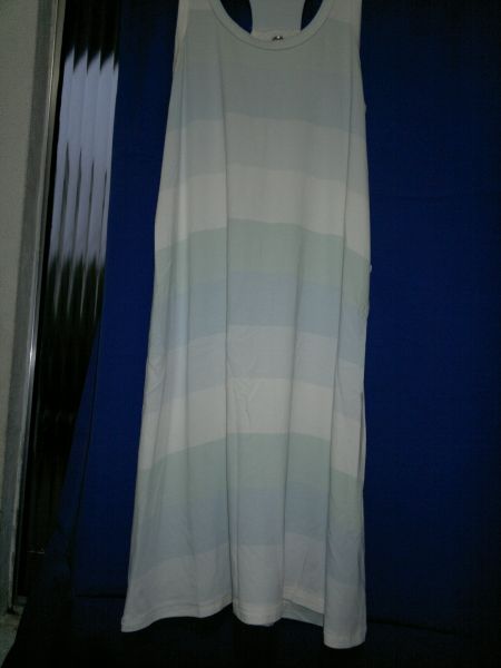 Vestido Gatto blu tam P listrado branco,azul,verde claro.
