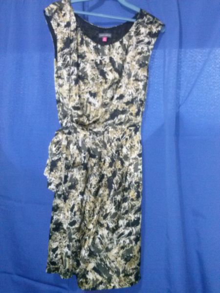 Vestido Vince Camuto estampado tamanho 8